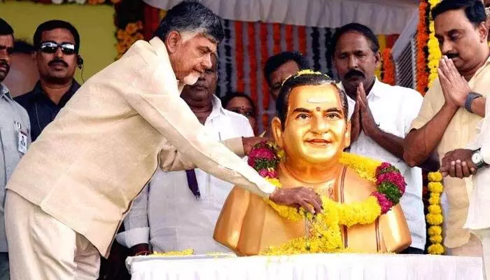Chandrababu Naidu: ఎన్టీఆర్ జయంతి సందర్భంగా సీఎం చంద్రబాబు ఘన నివాళి
