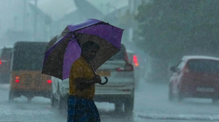 Monsoon reaches Kerala: కేరళకు చేరిన నైరుతి రుతుపవనాలు
