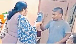 ఆఫీస్‌ బాయ్‌పై చెప్పుతో దాడి చేసిన ఎక్సైజ్‌ సీఐ