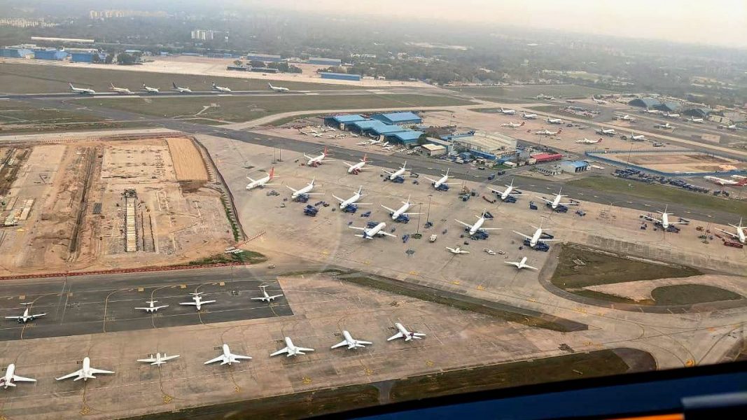 Delhi Airport ఢిల్లీ ఎయిర్ పోర్టు విమానాలు రద్దు ప్రయాణికులకు తీవ్ర అసౌకర్యం