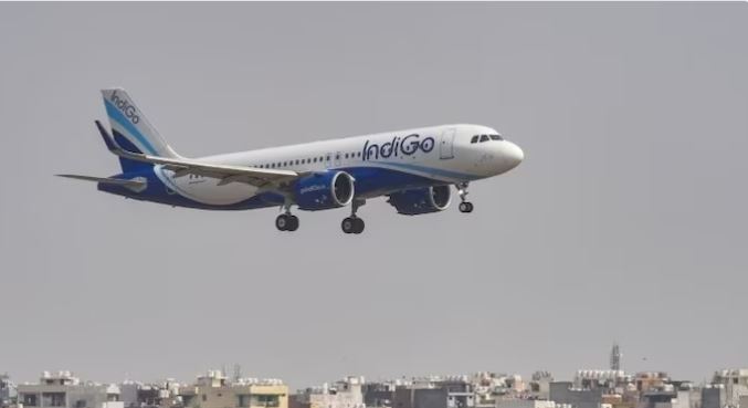 Airplane: తగ్గని ఉద్రిక్తతతో పలు దేశీయ విమానాలు రద్దు!