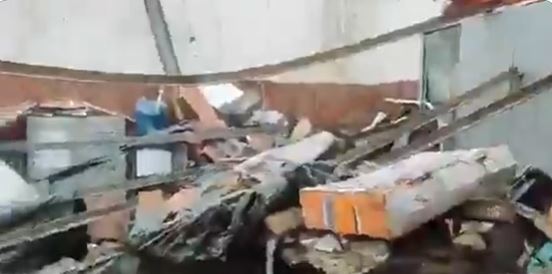 Delhi: ఢిల్లీలో వర్షాలకు కూలిన పోలీస్ స్టేషన్.. ఎస్సై మృతి