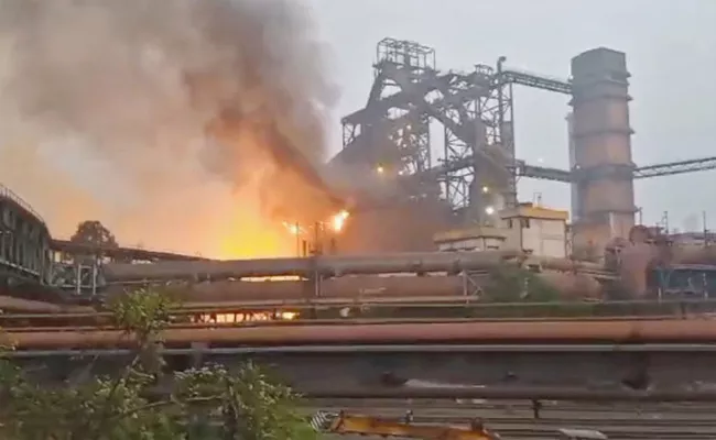 Visakha Steel Plant: విశాఖ స్టీల్ ప్లాంటల్ లో భారీ అగ్నిప్రమాదం