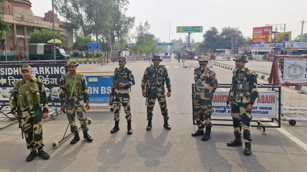 Amritsar: భారత్- పాకిస్థాన్ మధ్య ఉద్రిక్తతలు ..అమృత్‌సర్‌లో రెడ్ అలెర్ట్