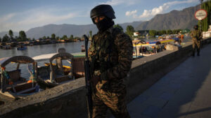 పాక్ కు భారత సైనిక సమాచారం లీక్..ఇద్దరి అరెస్ట్