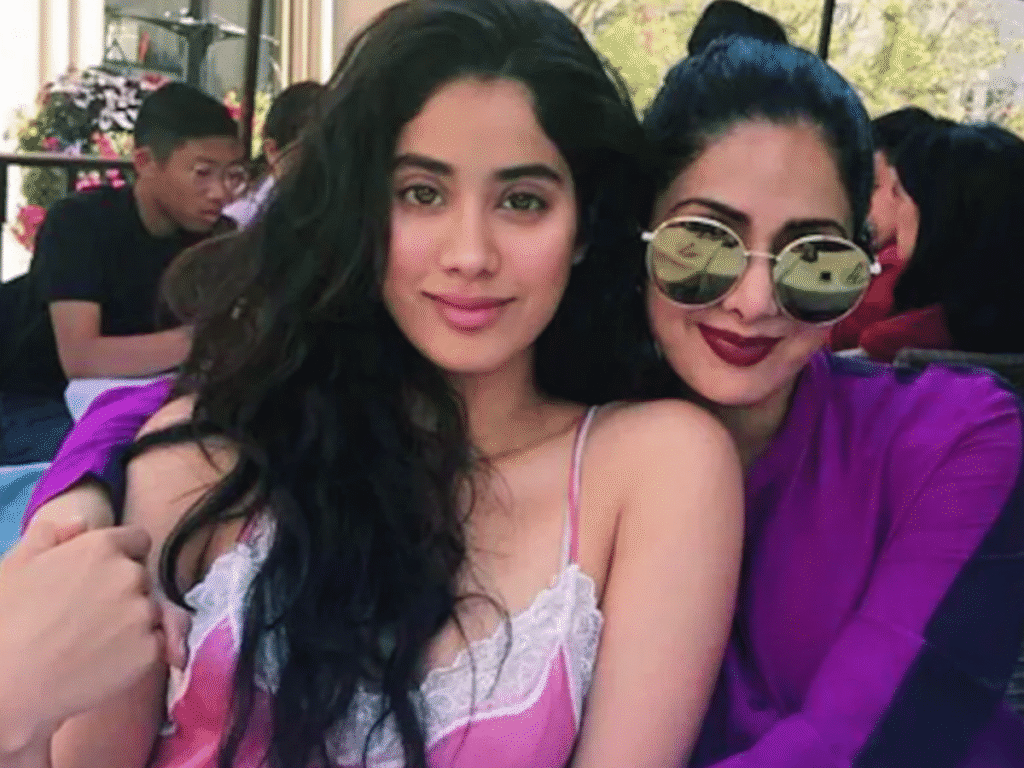 Janhvi Kapoor తల్లి శ్రీదేవిని తలుచుకొని కన్నీటిపర్యంతం జాన్వీ కపూర్