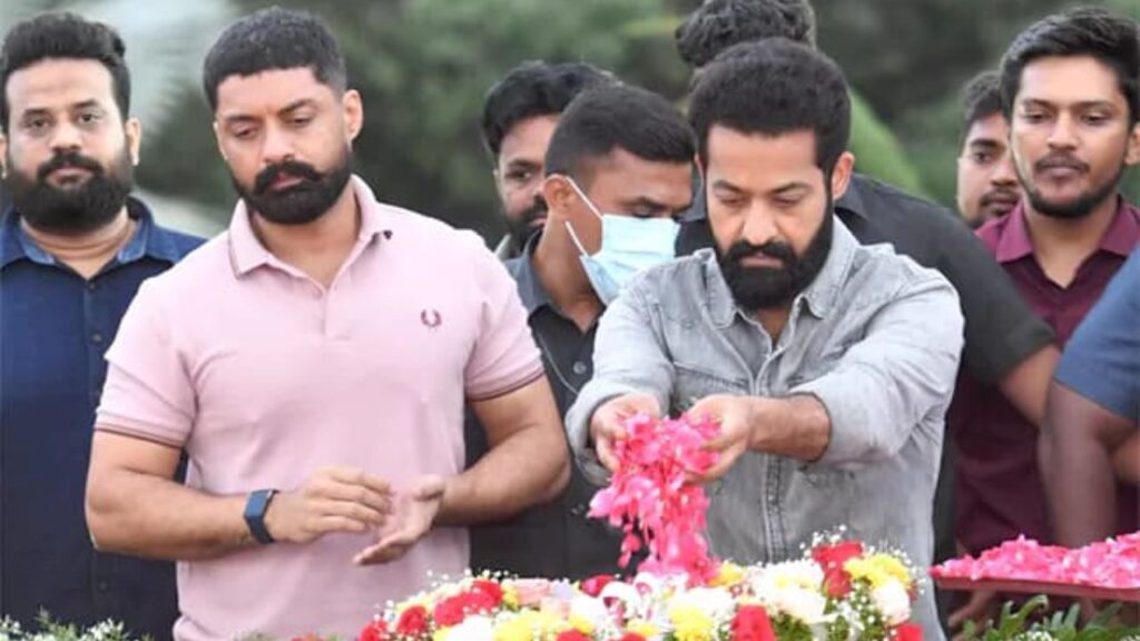 Jr NTR : హైదరాబాద్‌‌లో ఎన్టీఆర్ ఘాట్ వద్ద నివాళులర్పిస్తున్న ప్రముఖులు