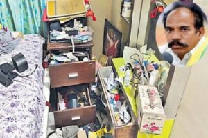 కొవ్వూరులో మాజీ మంత్రి ఇంట్లో భారీ చోరీ