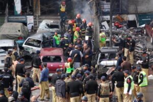 లాహోర్‌లో భారీ పేలుళ్లు – నగరంలో భయాందోళనలు