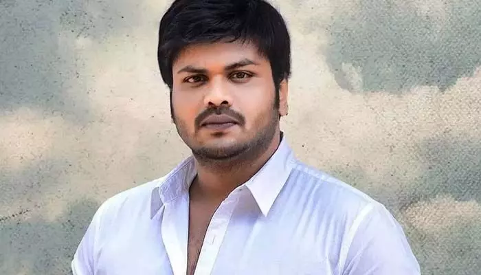 Manchu Manoj : అమ్మను కలవాలంటే షరతులు పెడుతున్నారని ఆవేదన : మంచు మనోజ్