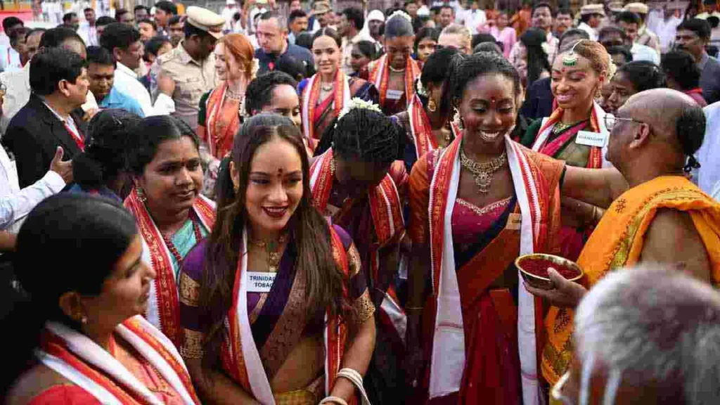 Miss World యాదగిరిగుట్ట నరసింహస్వామిని దర్శించుకున్న ప్రపంచ సుందరీమణులు