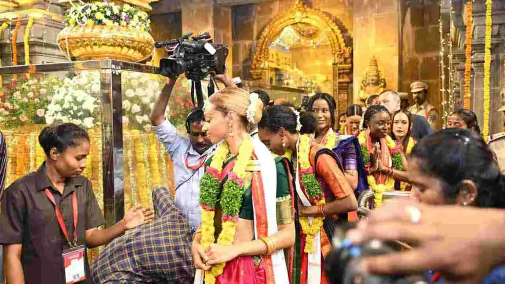 Miss World యాదగిరిగుట్ట నరసింహస్వామిని దర్శించుకున్న ప్రపంచ సుందరీమణులు