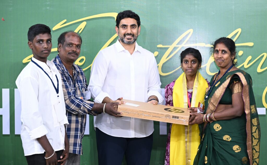 Nara Lokesh షైనింగ్ స్టార్స్ ను సన్మానించిన మంత్రి నారా లోకేశ్...