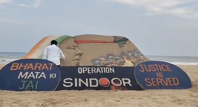 Operation Sindoor : ‘ఆప‌రేష‌న్ సిందూర్‌’పై అద్భుత‌మైన సైక‌త శిల్పాన్ని మ‌లిచిన సైక‌త శిల్పి