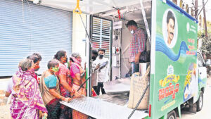 రేషన్ వాహనాల రద్దుపై రోడ్డెక్కిన ఆపరేటర్లు