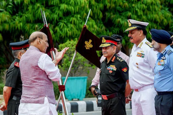  Rajnath Singh: త్రివిధ ద‌ళాధిప‌తులతో రక్షణ మంత్రి రాజ్‌నాథ్ సింగ్ సమావేశం