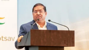 1,100 మంది భారతీయులను బహిష్క‌రించిన అమెరికా..మంత్రిత్వ శాఖ వెల్లడి