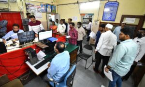 రేషన్​కార్డులకు ఫేక్ సెర్టిఫికెట్లతో దోచుకున్న దళారులు