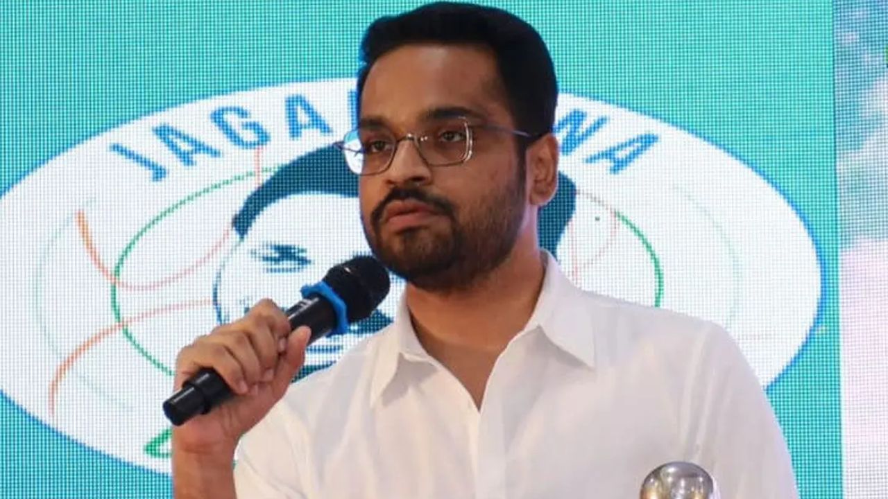 మంగళగిరి పీఎస్ లో సజ్జల భార్గవరెడ్డి విచారణ