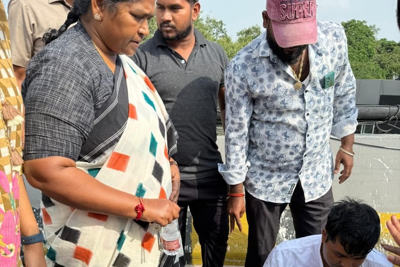 Seethakka : కాన్వాయ్ ఆపి సాయం చేసిన మంత్రి సీతక్క