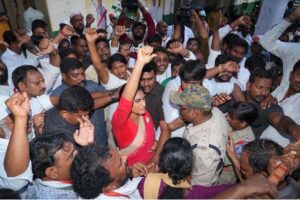 విజయవాడలో వైఎస్ షర్మిల అరెస్టు ..హైదరాబాద్‌కు తరలింపు