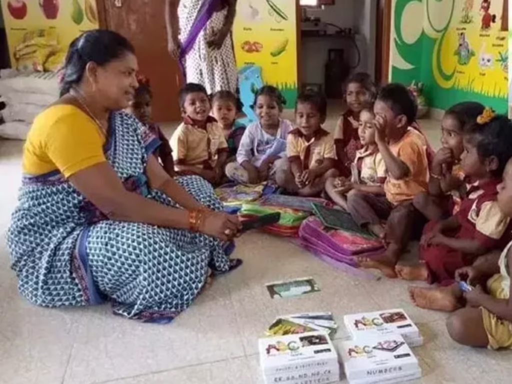  Seethakka : చిన్నపిల్లల భవిష్యత్తు అంగన్వాడీ టీచర్లపై ఆధారపడి ఉంది