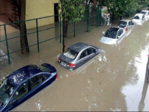 వరుణ బీభత్సానికి నీట మునిగిన బెంగళూరు!