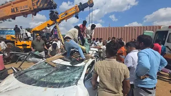 Road Accident :కర్ణాటకలో ఘోర రోడ్డు ప్రమాదం.. ఆరుగురు మృతి