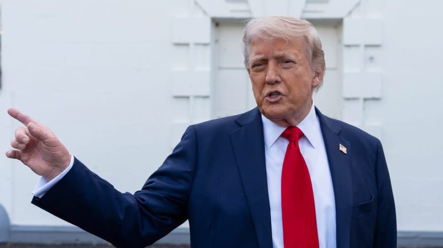 Trump: షాపింగ్ కేంద్రాలు విదేశీ విద్యార్థులతో నిండిపోతున్నాయి: ట్రంప్