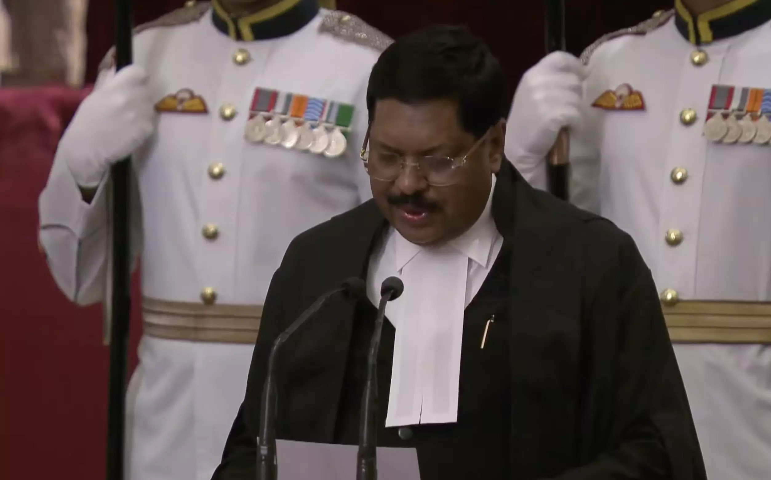 JUSTICE: 52వ సీజేఐగా జస్టిస్‌ బీఆర్‌ గవాయ్‌ ప్రమాణ స్వీకారం