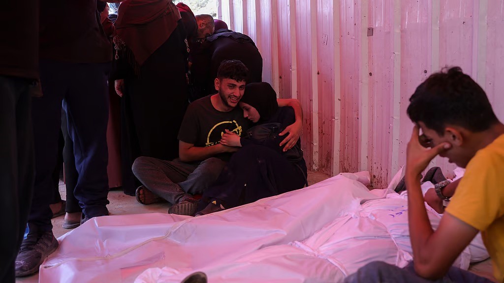 Israel: గాజాలో ఇజ్రాయెల్ దాడులతో 10 మంది మృతి