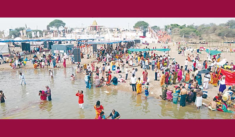 Pushkaralu 2025 : కాళేశ్వరంలో బ్రహ్మకుమారీలపై స్వామీజీల ఫైర్