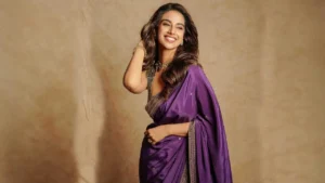 చీరలో మైమరిపిస్తున్న మీనూ