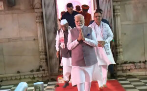 దేశ్నోక్ కర్ణిమాత ఆలయంలో ప్రధాని మోదీ ప్రత్యేక పూజలు