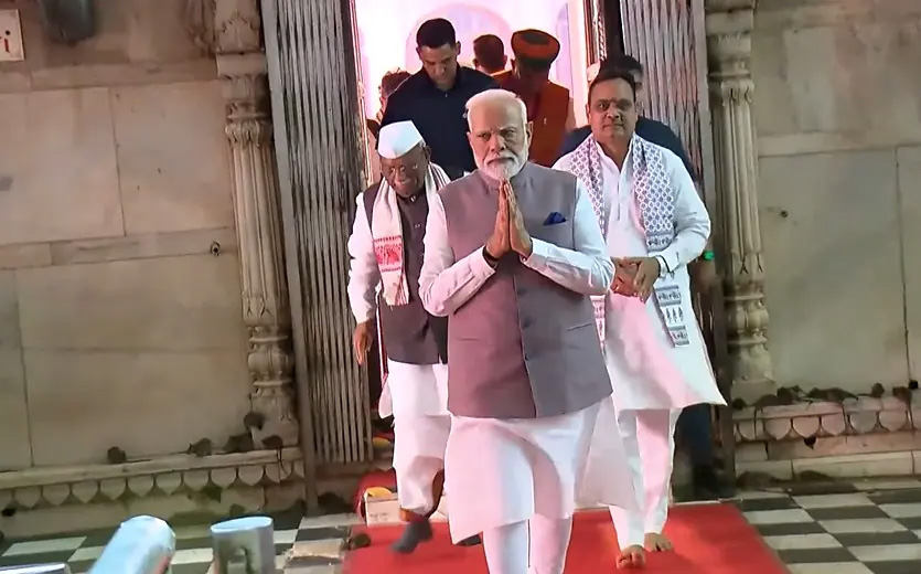Pm Modi: దేశ్నోక్ కర్ణిమాత ఆలయంలో ప్రధాని మోదీ ప్రత్యేక పూజలు