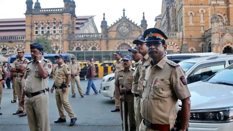 Mumbai High Alert: ముంబైలో విమానాశ్రయం, తాజ్ హోటల్కు బాంబు బెదిరింపులు..