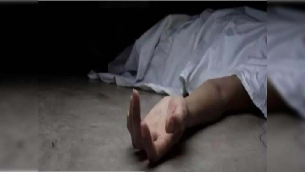 4 members killed : ఒకే కుటుంబంలో నలుగురు మృతి..భర్తే చంపేశాడా?