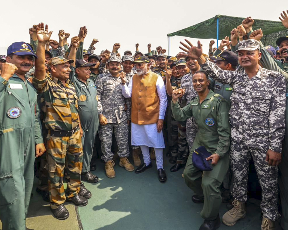 PM Modi: ప్రధాని మోదీ ఆదంపుర్ ఎయిర్‌బేస్ పర్యటన: జవాన్లకు మద్దతు