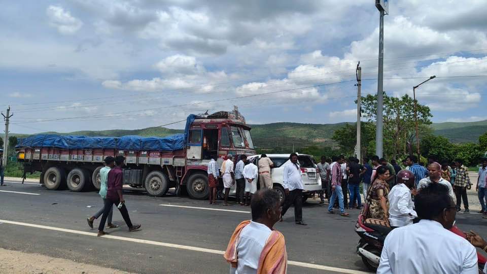 road accident : ప్రకాశం జిల్లాలో ఘోర రోడ్డు ప్రమాదం… ఆరుగురి దుర్మరణం