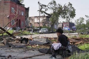 అమెరికా మిడ్‌వెస్ట్‌ను ముంచెత్తిన తుఫాను, ఏడుగురు మృతి