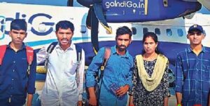 సొంత డబ్బులతో విద్యార్థులను విమానం ఎక్కించిన ఉపాధ్యాయుడు..ఎక్కడంటే?