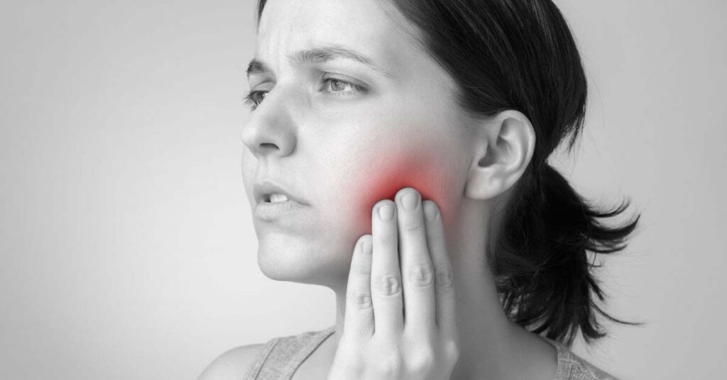 Toothache: దంతాలు, చిగుళ్ల నొప్పికి వంటింటి చిట్కాలు