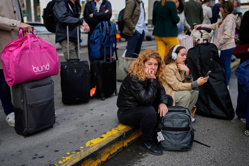Train Cable: దక్షిణ స్పెయిన్‌లో కేబుళ్లను ఎత్తుకెళ్లిన దొంగలు.. ఆగిన రైళ్లు