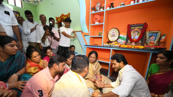 Jagan: వీర జవాన్ మురళీ నాయక్ కుటుంబానికి సీఎం జగన్ పరామర్శ