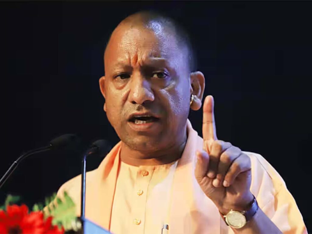 Yogi Adityanath : భారత్ భద్రతకు భంగం కల్గిస్తే అంత్యక్రియలకు కూడా పనికిరారు :యోగి ఆదిత్యనాథ్