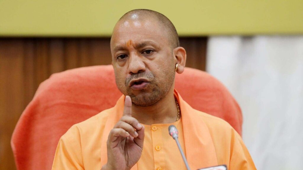 Yogi Adityanath : భారత్ భద్రతకు భంగం కల్గిస్తే అంత్యక్రియలకు కూడా పనికిరారు :యోగి ఆదిత్యనాథ్