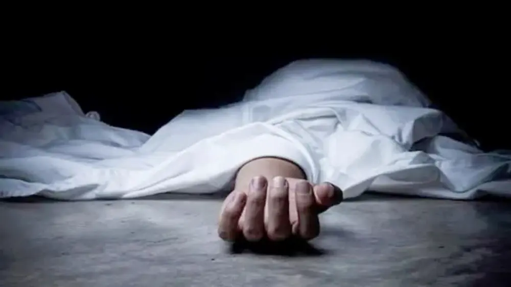 Medak: కోర్టు భవనంపై నుంచి దూకిన ఫ్యామిలీ ఎందుకంటే?