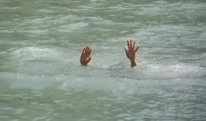 ఆడుకుంటూ ప్రమాదవశాత్తు చెరువులో పడి బాలిక మృతి