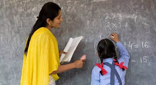Promotions for Teachers : తెలంగాణలో రేపటి నుంచి టీచర్లకు ప్రమోషన్లు