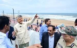విశాఖలో యోగా ఏర్పాట్లను స్వయంగా పరిశీలించిన సీఎం చంద్రబాబు